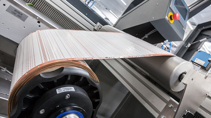 Il Paper-Flex è prodotto nella nostra nuova linea di produzione Flex in Germania e ha una lunghezza incredibile di 24,85 m!